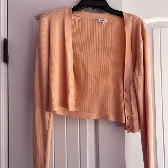 Garage Button Up - Picture 1 of 3